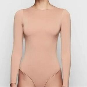 Skims Essentials Crew neck Bodysuit Long Sleeve Top Sienna Small/Medium NWT
